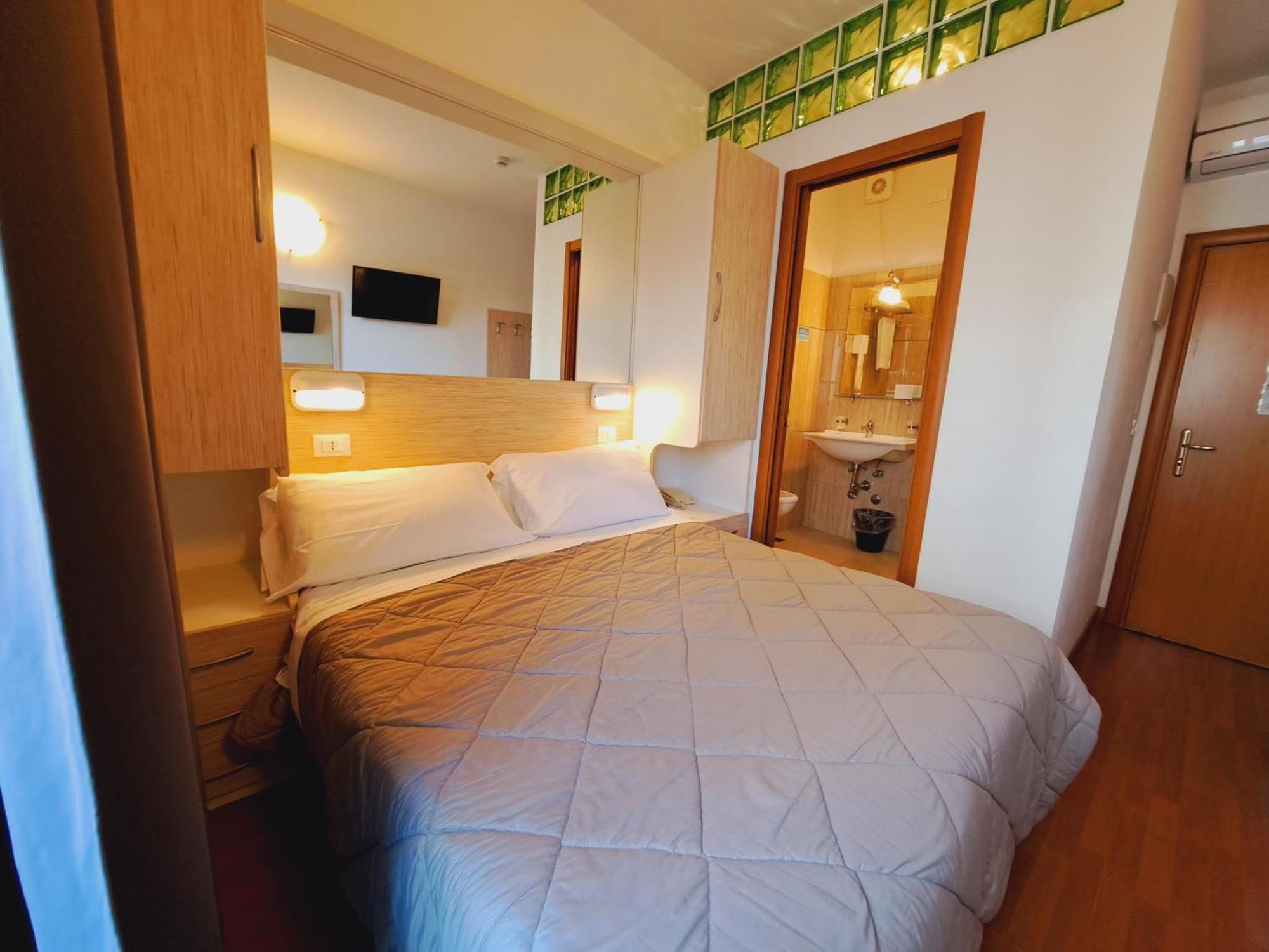 Hotel Butterfly Rimini Exterior foto
