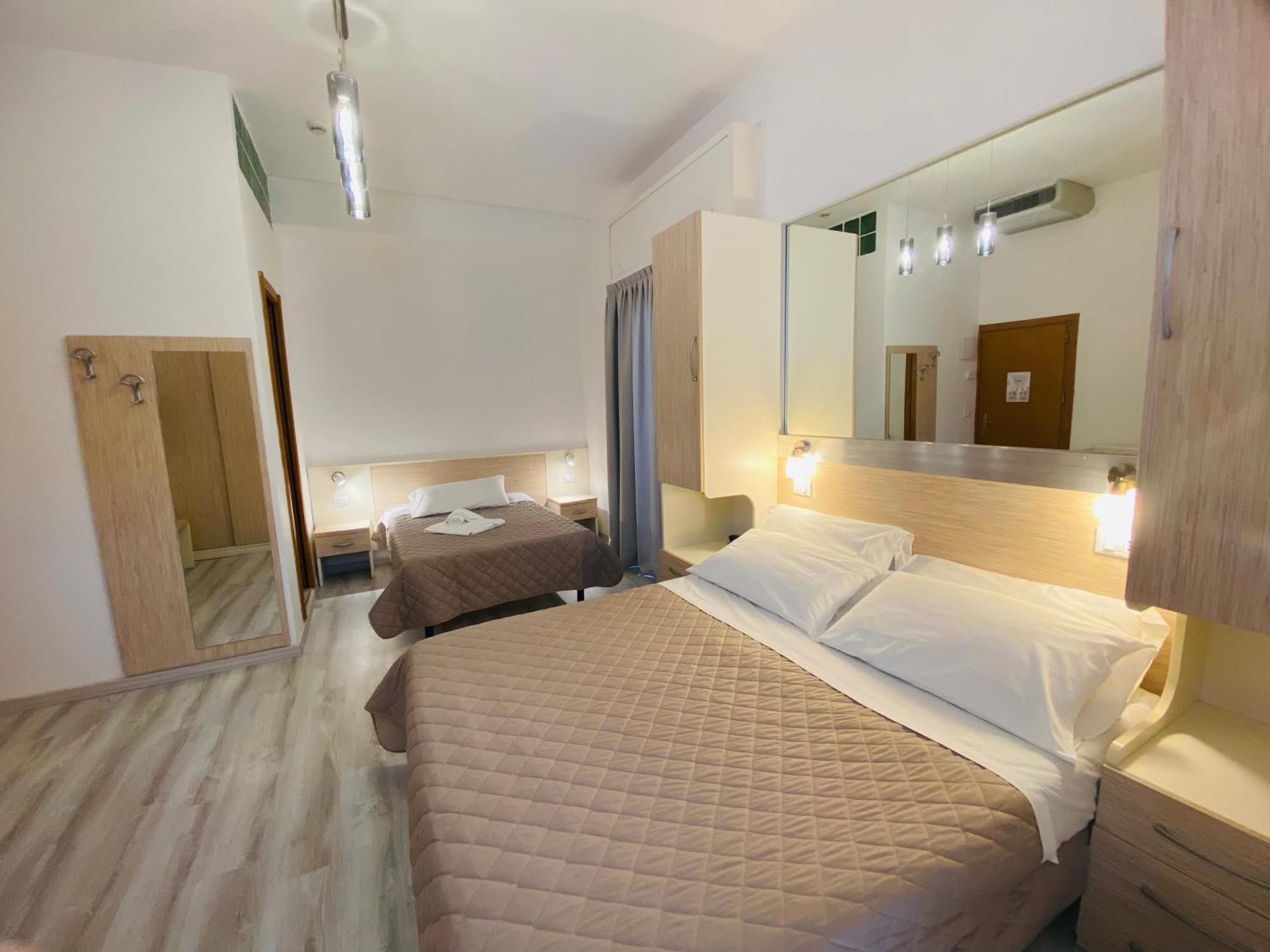 Hotel Butterfly Rimini Exterior foto