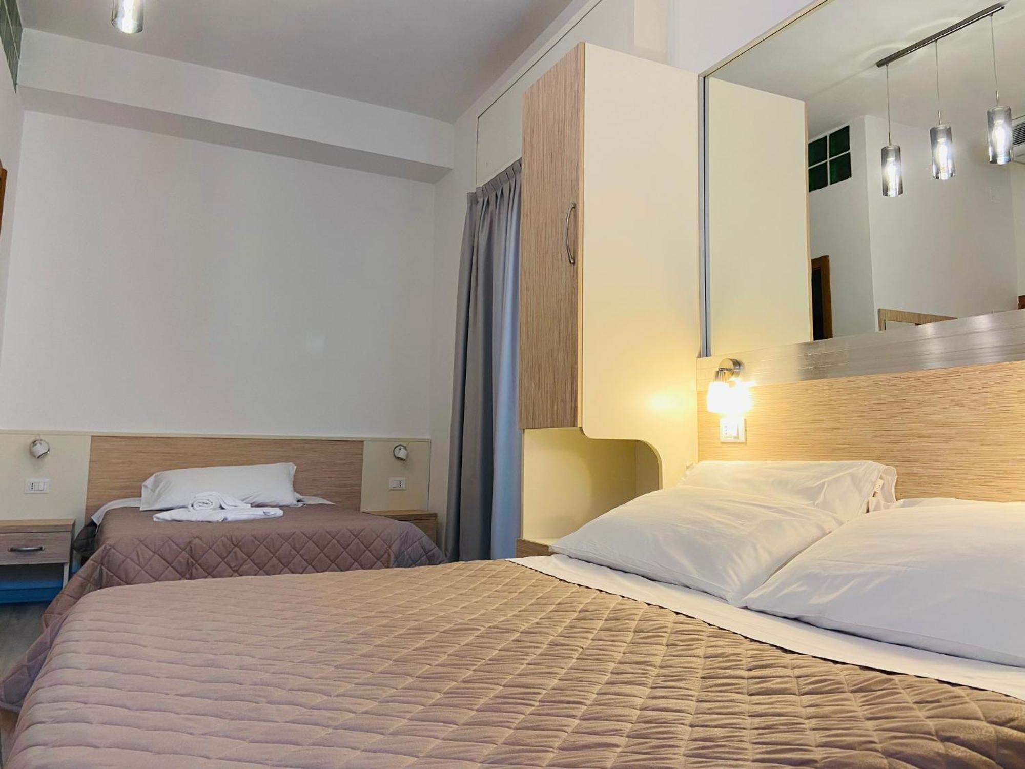 Hotel Butterfly Rimini Exterior foto