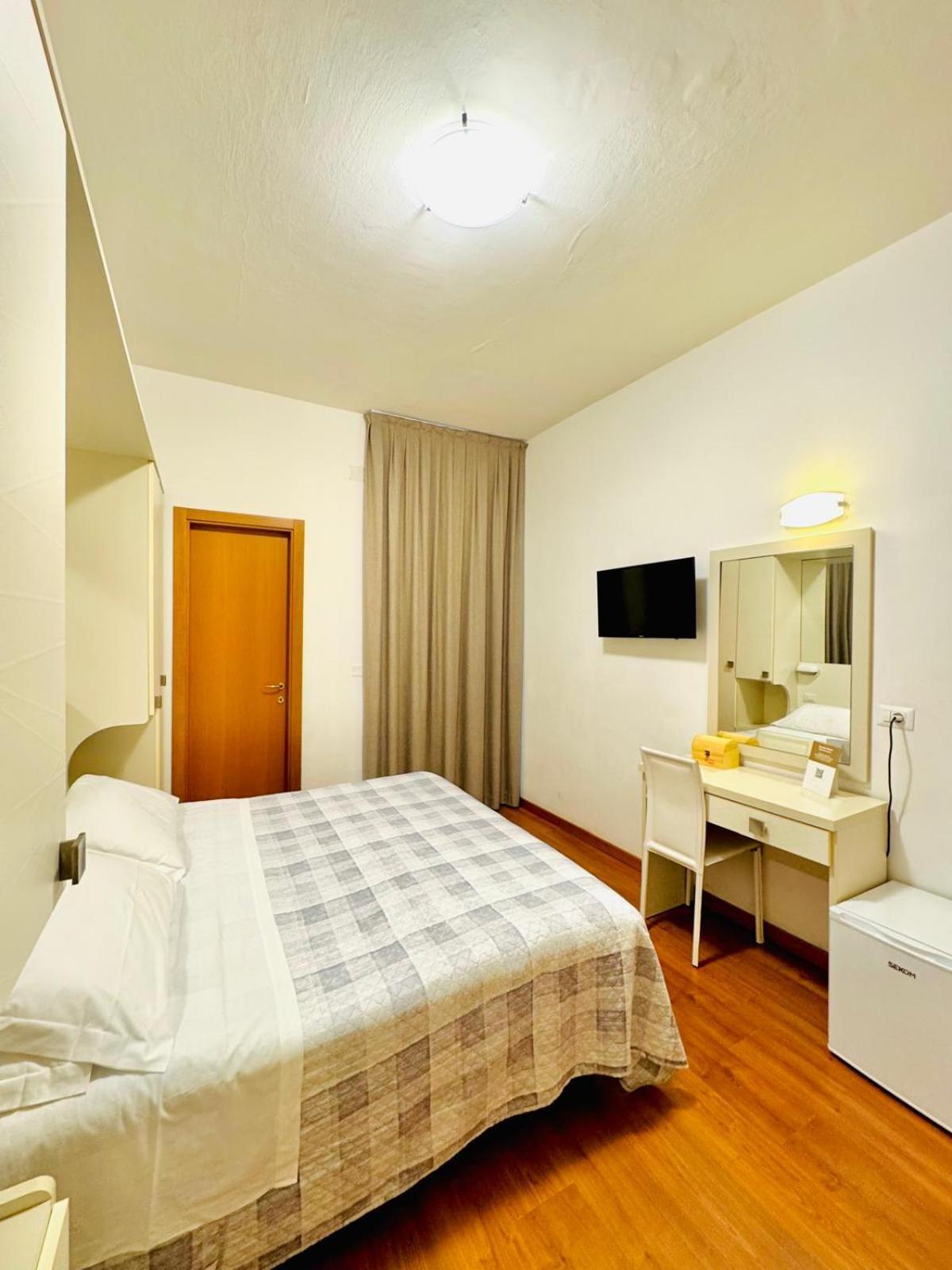 Hotel Butterfly Rimini Exterior foto