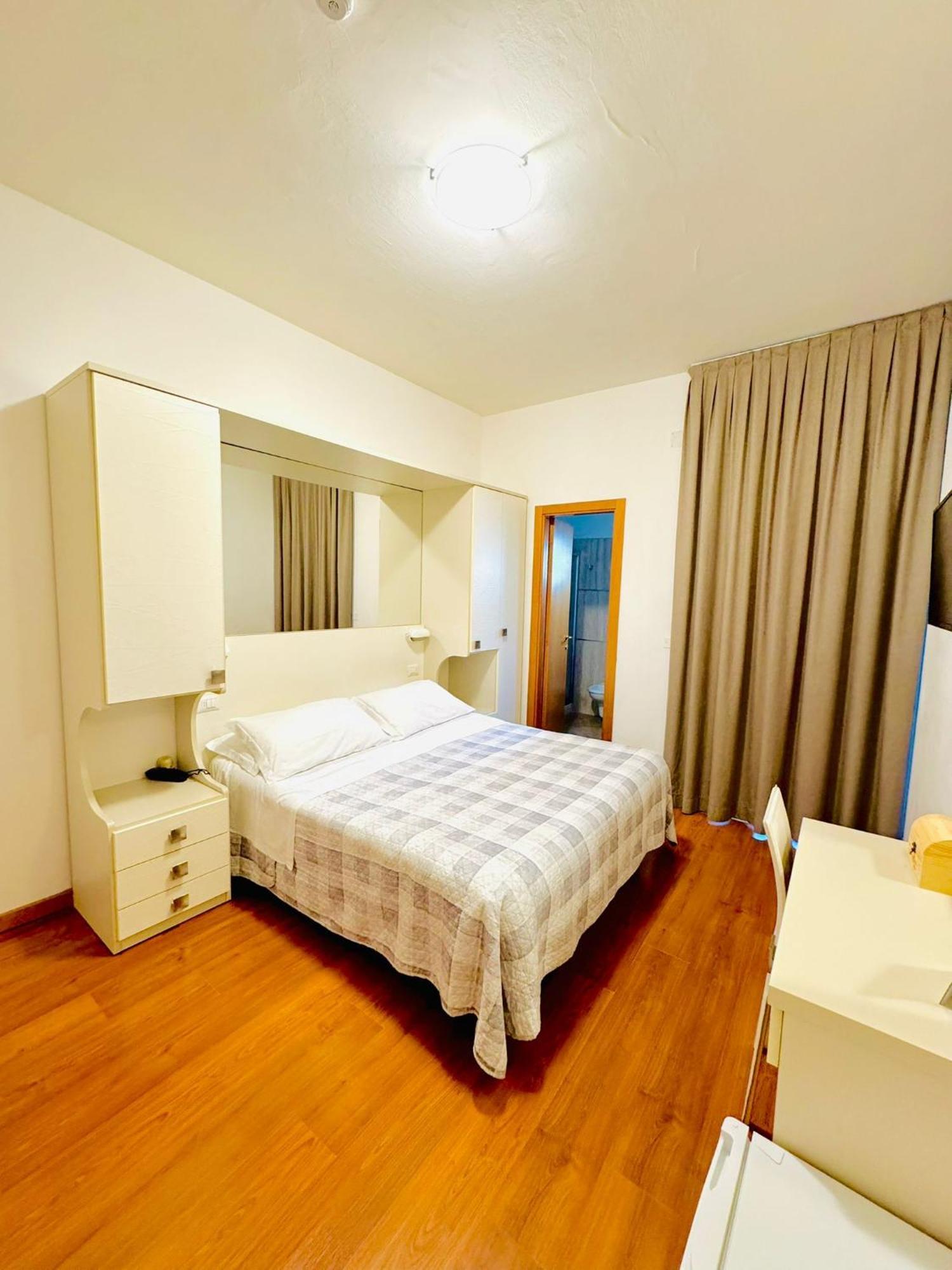 Hotel Butterfly Rimini Exterior foto